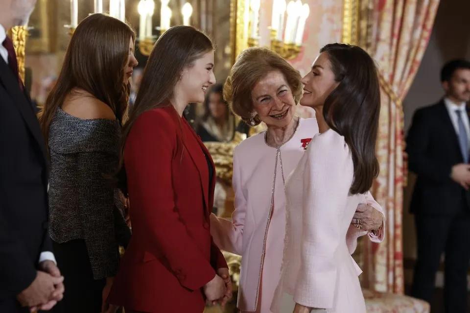 87岁的索菲亚王太后和78岁的卡米拉王后，都有婆媳矛盾？梅根为何从来不针对婆婆。