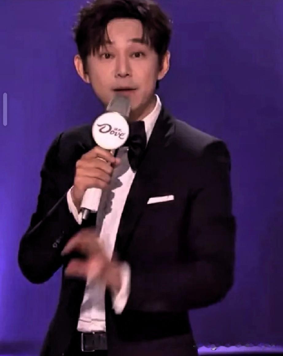 直播现场火药味十足！那英质疑投票结果何炅尴尬圆场昨晚《声鸣远扬》总决赛直播