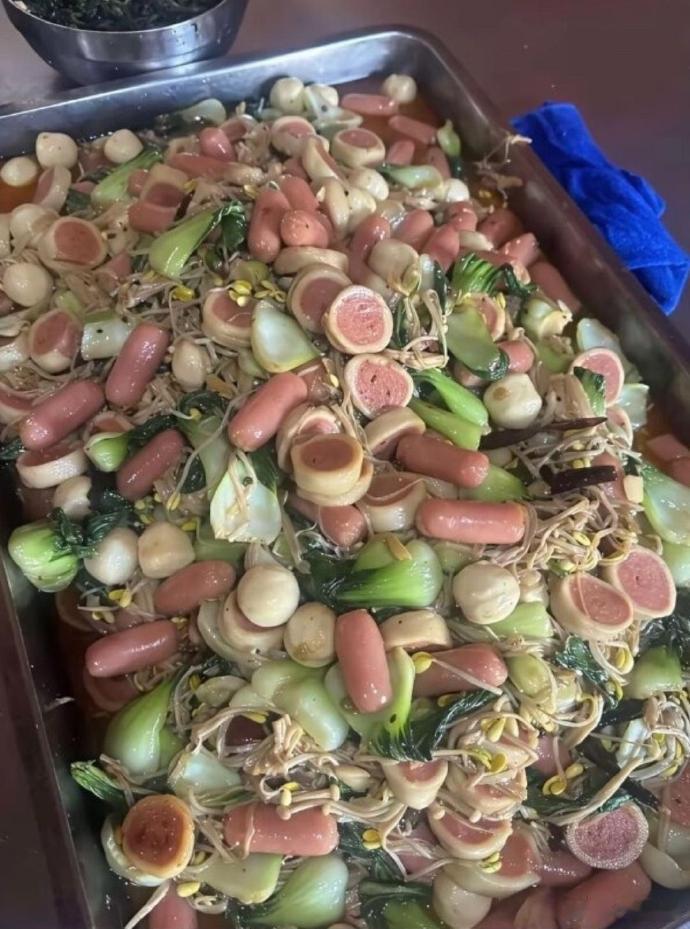 幼儿园的饭菜就这样，但是小孩很爱吃，怎么办？​​​
