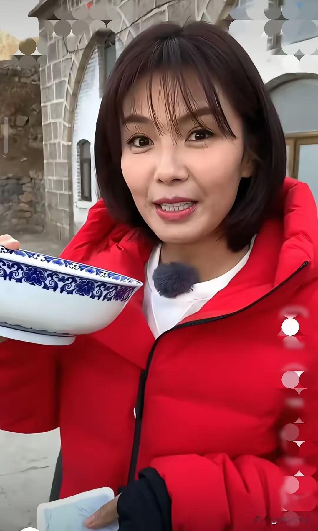 不得不说，刘涛越来越像个中年大妈了，曾经一眼万年的女神，也是肉眼可见的老了