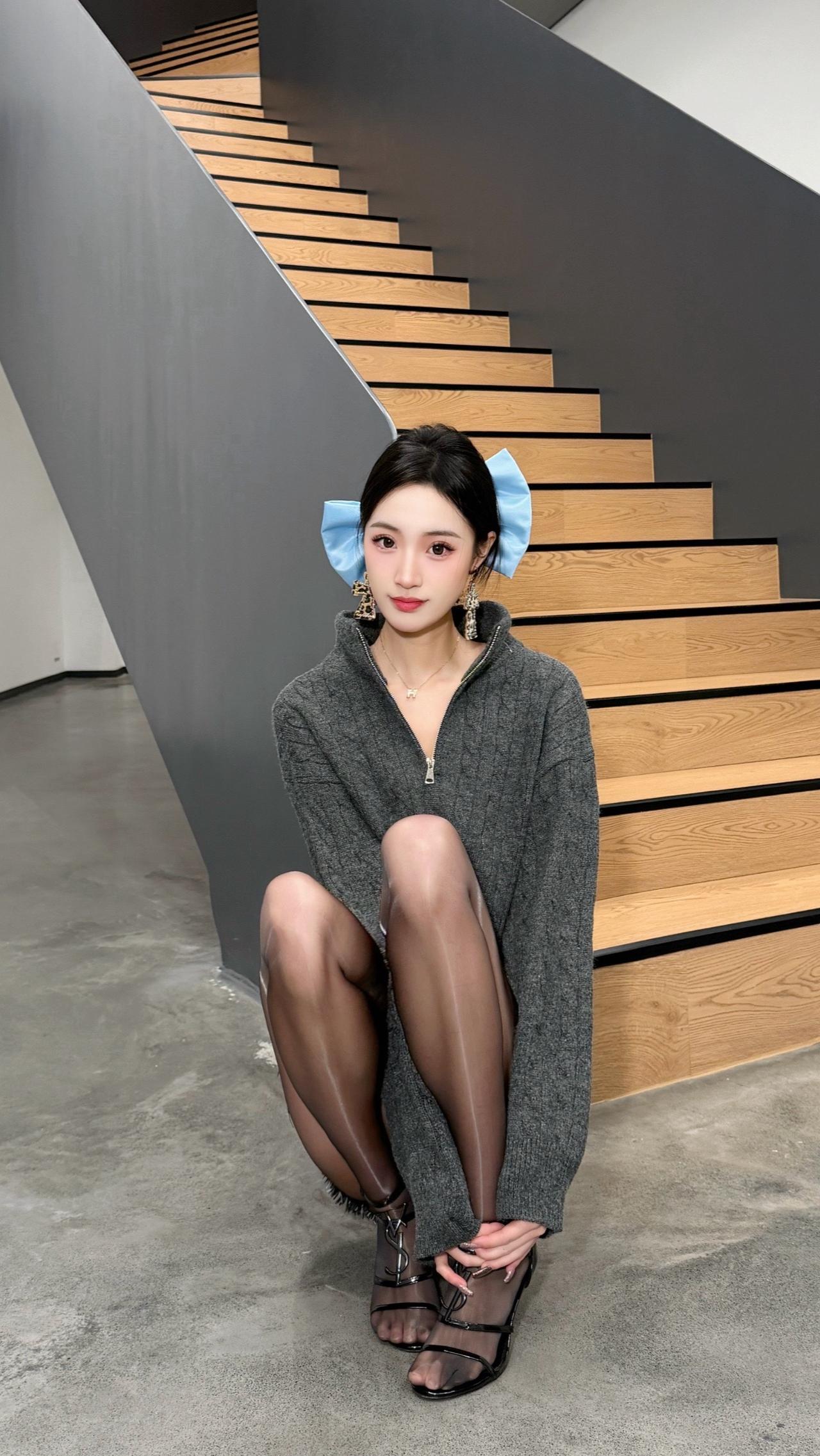 想给你一脚又怕你抓着脚不放御姐穿搭