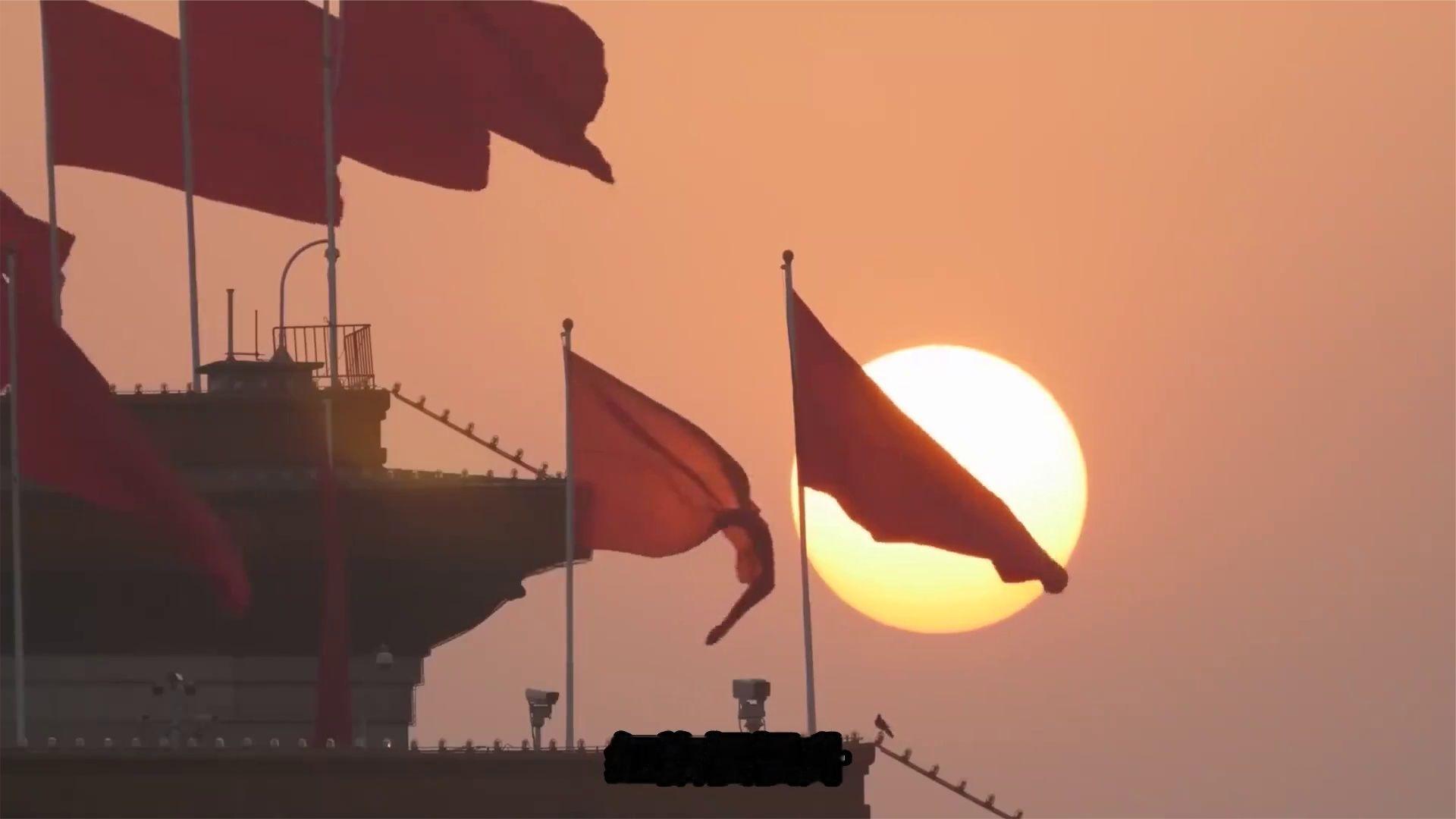 印度旅行团看完升旗集体沉默，回国后第一件事让人意外？