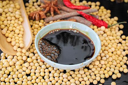 在中国的商业史上，曾经发生过一场极其荒诞、也极其惨烈的舆论大屠杀。2022年9