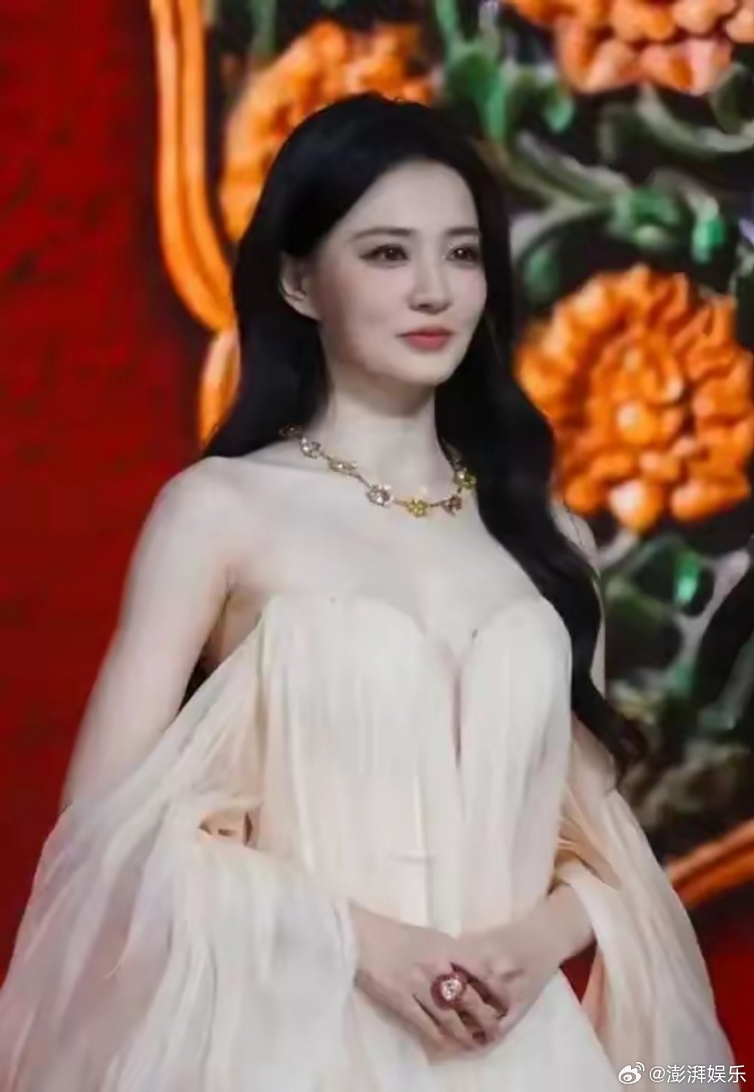 徐璐回应不拍戏徐璐直言“不是不拍，是有很多变数”。她透露，当前影视市场项目开发周