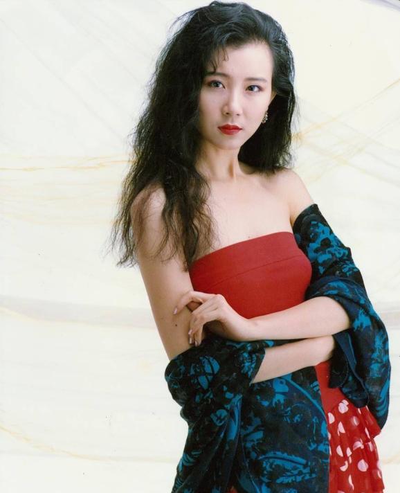 🌞1998年，有个富商看上了台湾第一美女萧蔷，跟她开出价格“给你50万，陪