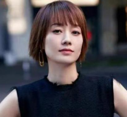 2017年，马伊琍刚刚收到5000万的片酬，就看见闺蜜找她借40万元的短信，她再