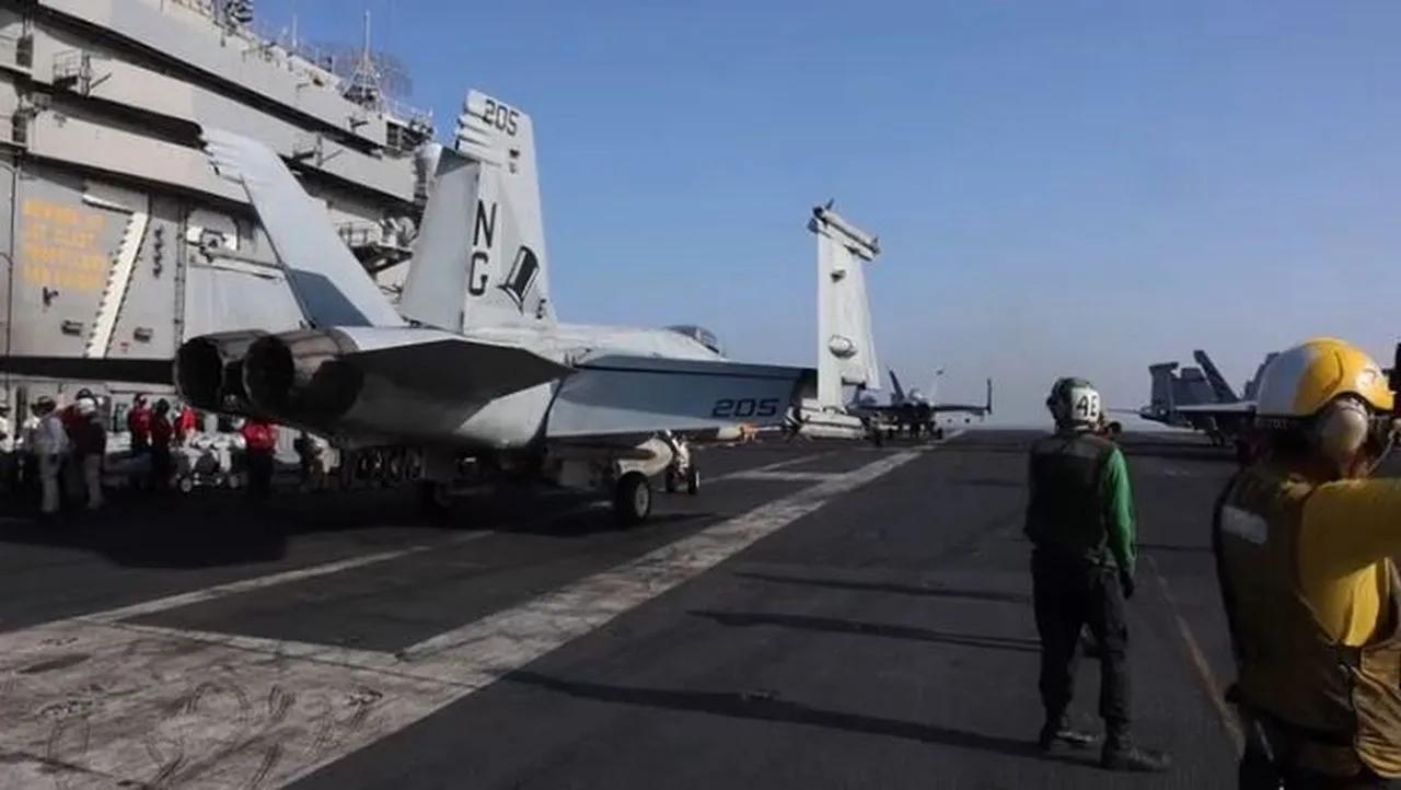 伊朗最终选择了妥协！4月14日，《纽约时报》发布消息，美军“林肯”