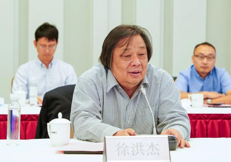 中国钍反应堆项目首席科学家在电脑前去世，项目历史性突破前。凌晨，一台还亮着