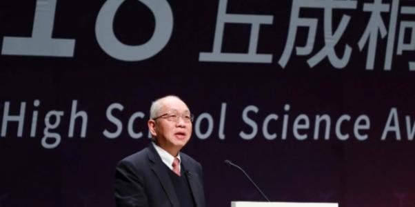 如果中国继续这样发展下去，科技至少要倒退20年。这是美籍华裔数学家丘成桐在采访中