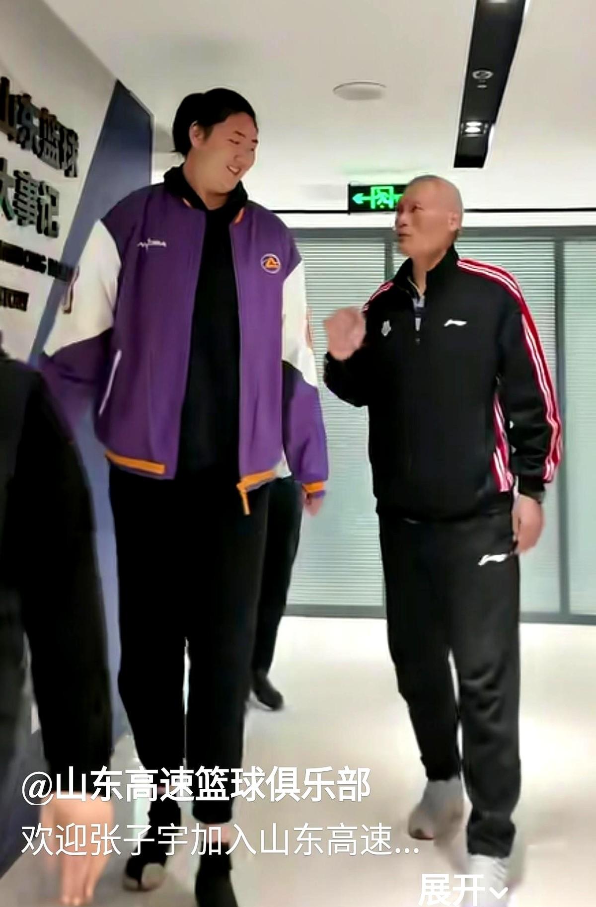 为家乡球队效力，张子宇的选择让山东篮球圈沸腾了。最激动的莫过于纪敏尚，这位小个子