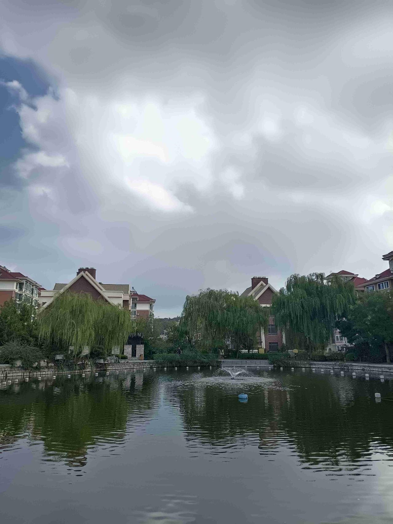 今天上午吃完早饭，我给妈妈吃降糖药和降压药的同时，给妈妈吃了半粒稳定情绪的药。