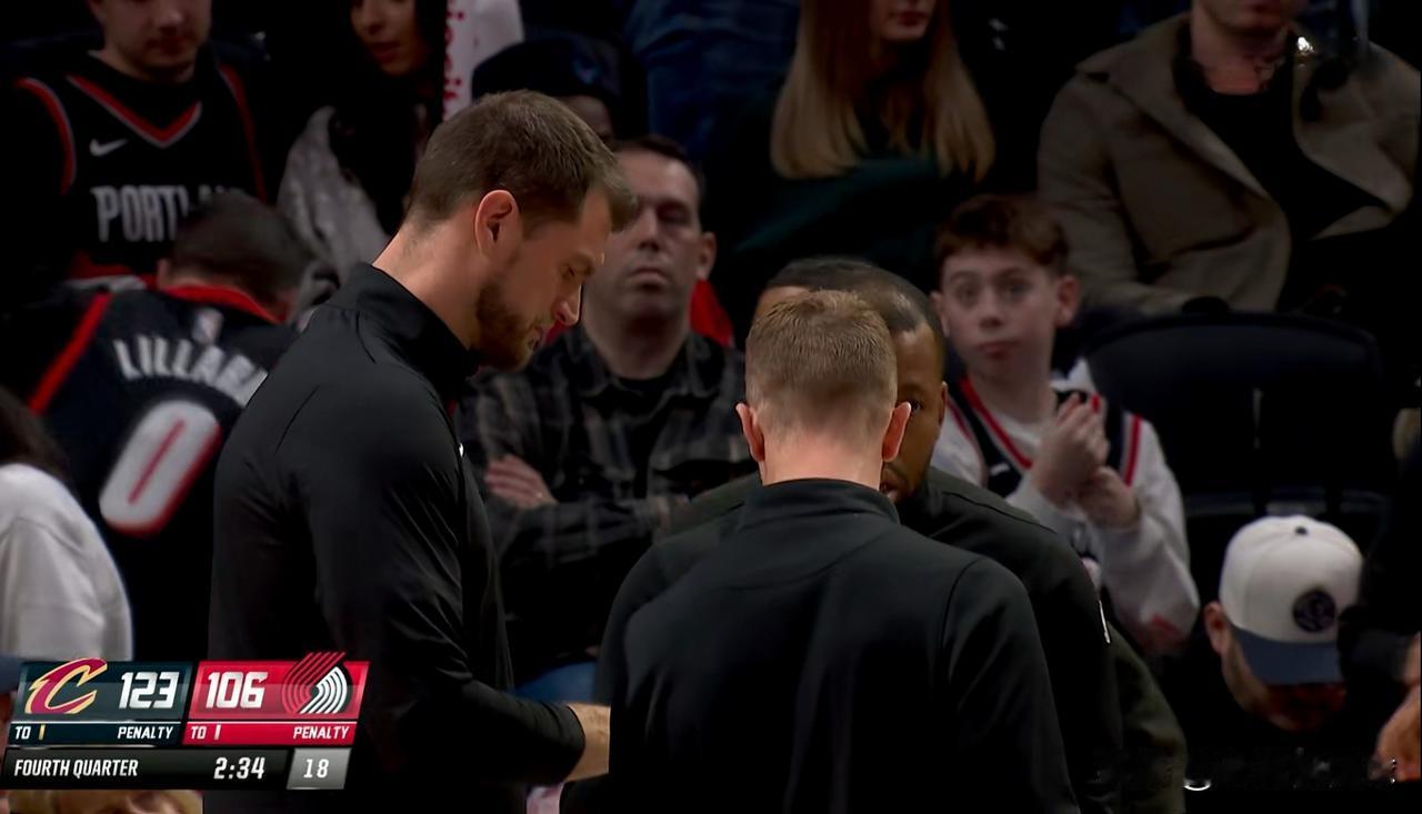 开拓者主帅斯普利特真是太不尊重人了！在今天开拓者主场以111：130惨败于骑士的