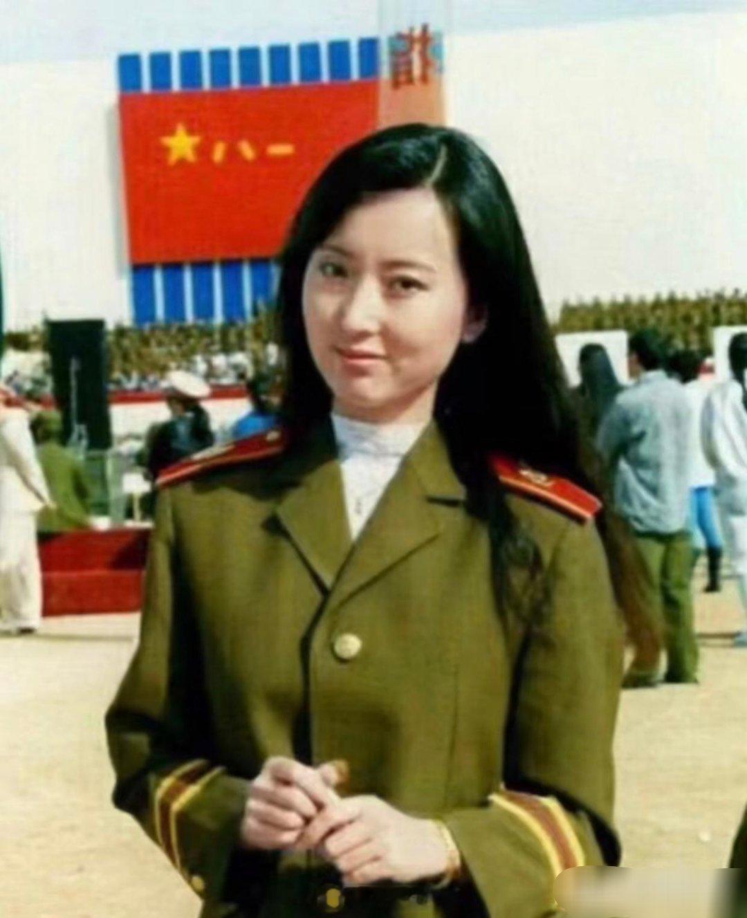 80万禁军教头豹子头林黛玉！把头发遮住，真有点像陈佩斯？？？