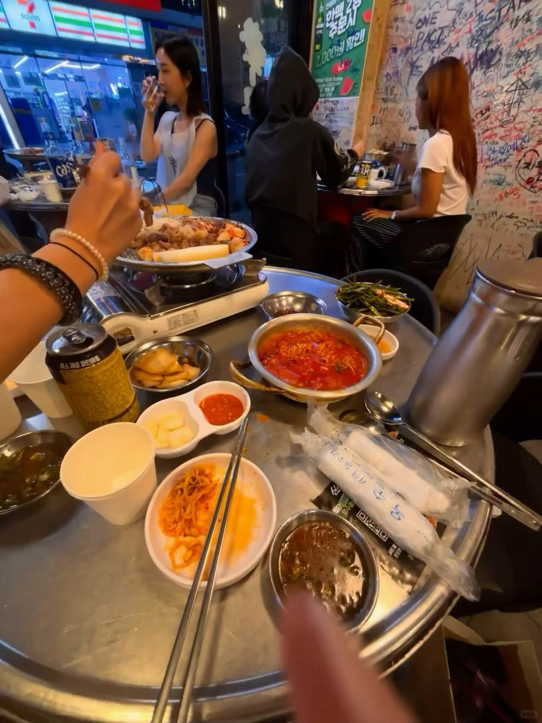 LISA🌷LISA亚女一260701🇰🇷路人偶遇LALISA相关图片两则