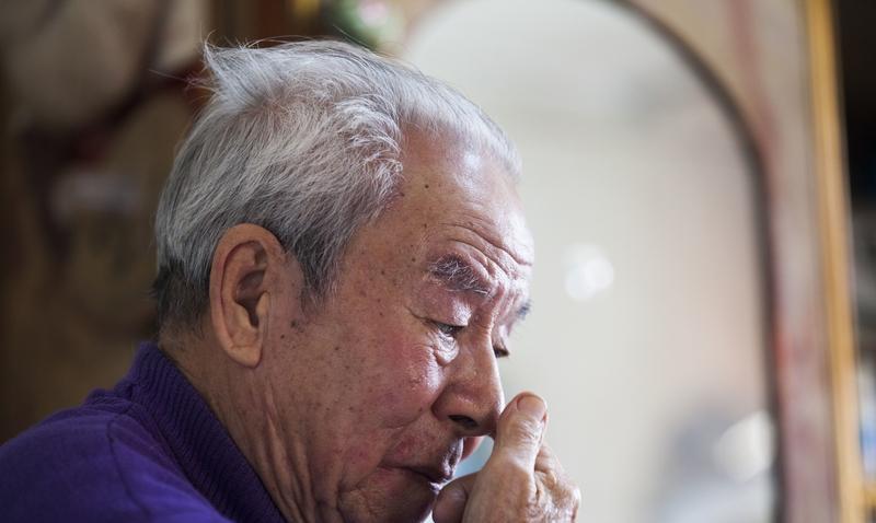 有个老汉八十一退休工资五千几一生养了三儿女结婚生子住城里老伴因病而离去