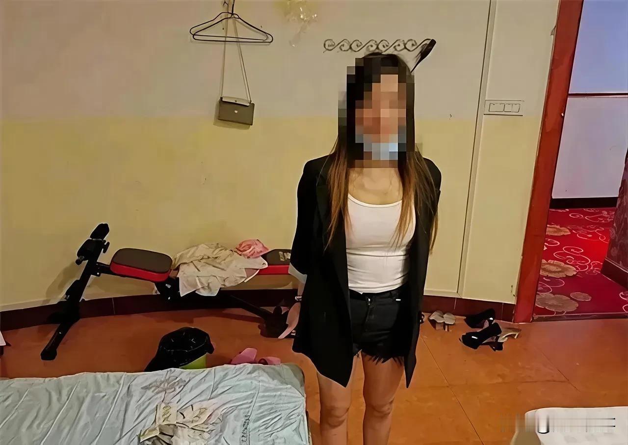 “天塌了！”贵州长顺，女子多年前被检查出患有HIV，为了赚钱，女子专门租了一间出