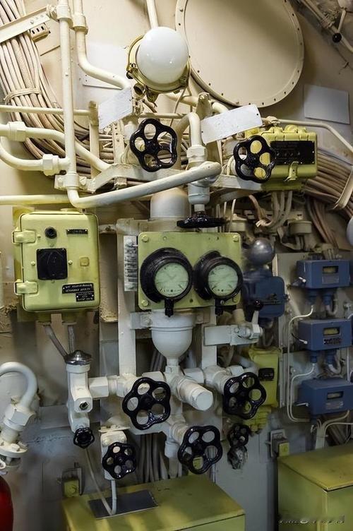 094核潜艇内部舱室大曝光，只能说明一种真相!日前，央视公开曝光了094战略核