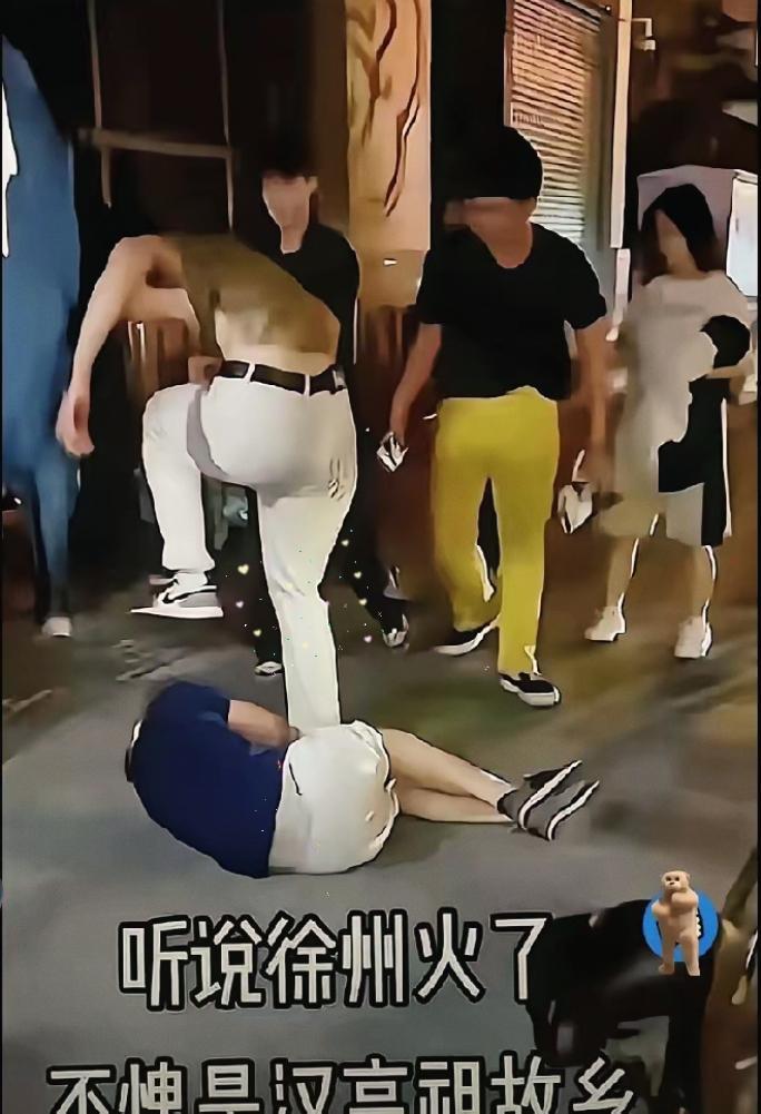 哈萨克斯坦留学生在徐州撒野，真把自己当大爷？​​刚刷到个视频，血压直接拉满！徐
