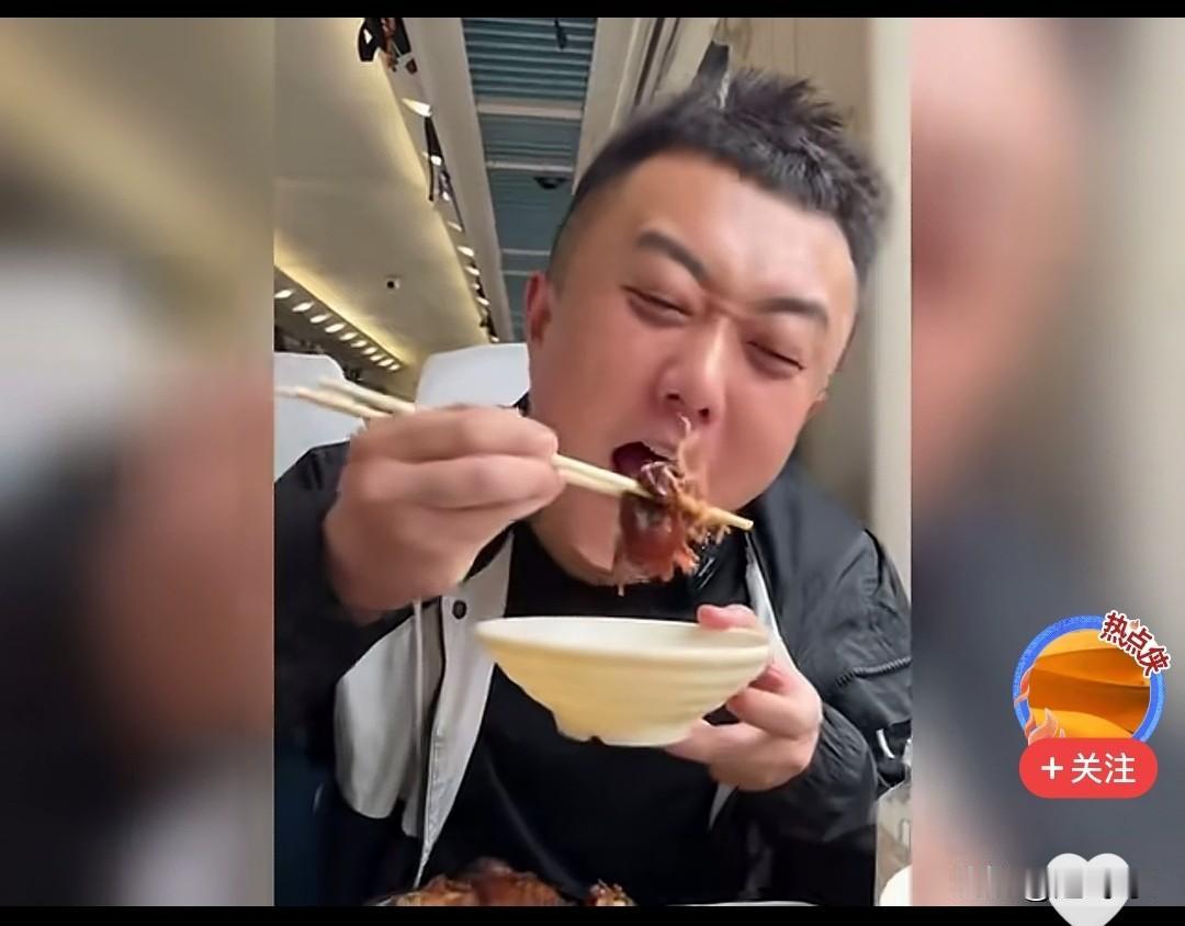 谁能不羡慕东北人南下，把大肘子肉和溜肥肠都带上车了，真馋人呢，东北天冷了，这哥