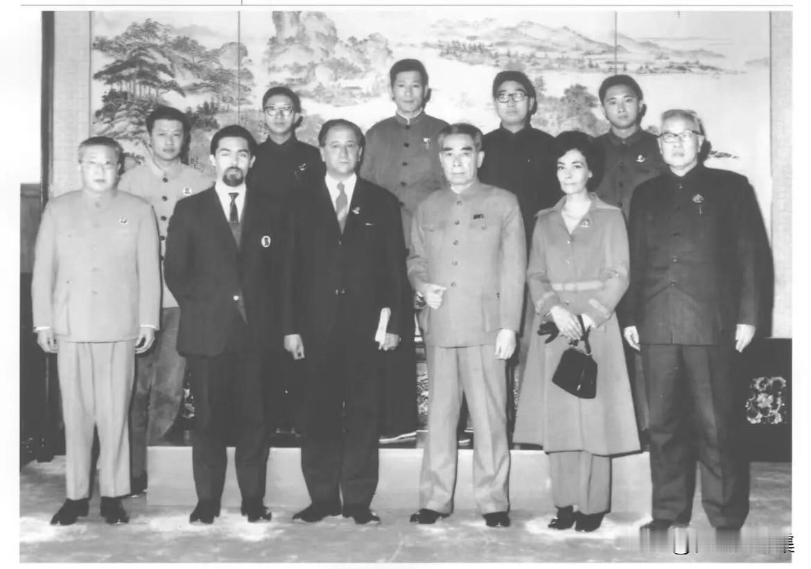 1970年12月14日，周恩来总理会见由智利瓦尔帕莱索市智中文化协会主席、社会党