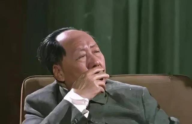为啥不收拾日本？毛主席早道破关键，不是怂是顶级大格局！毛主席早把底说透了：“日本