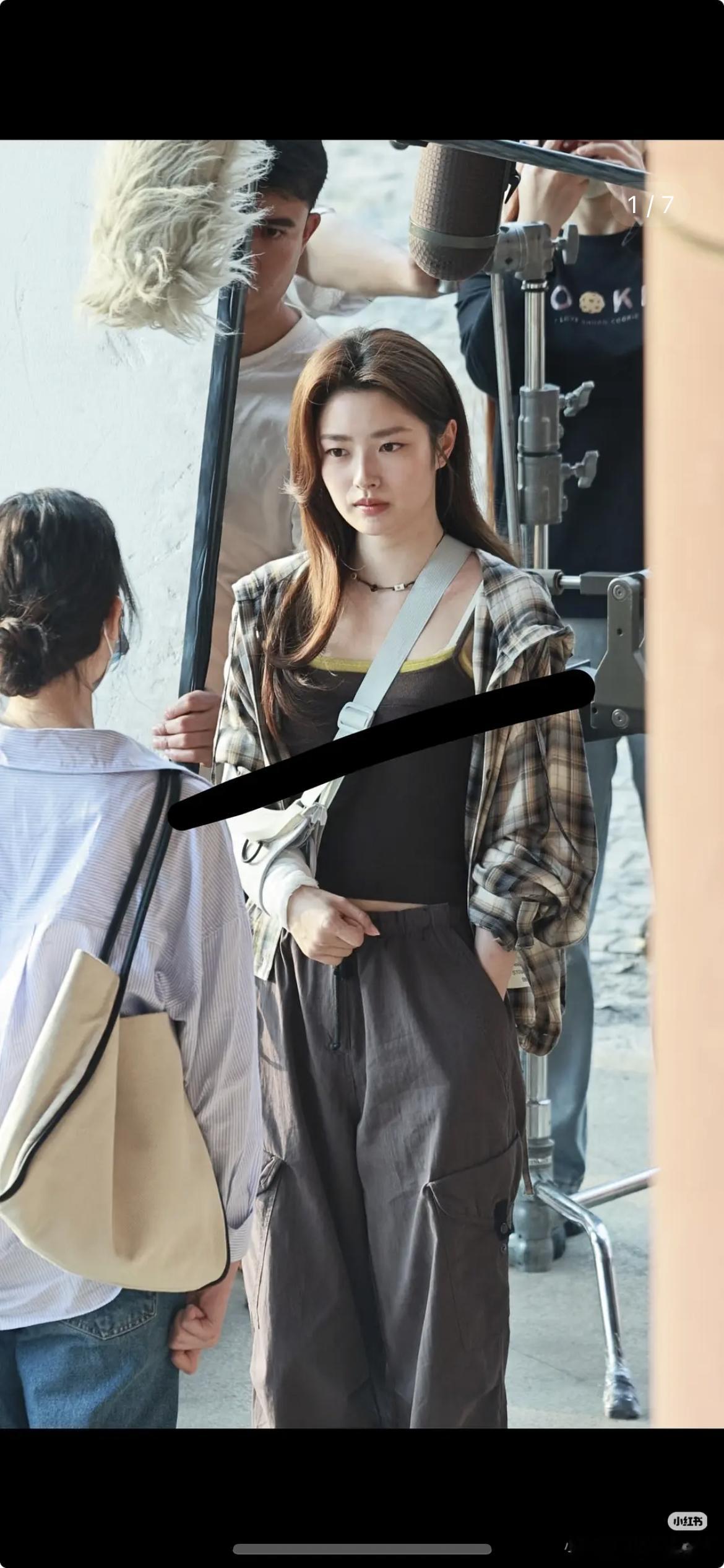 徐若晗新剧路透…这真的是明星吗