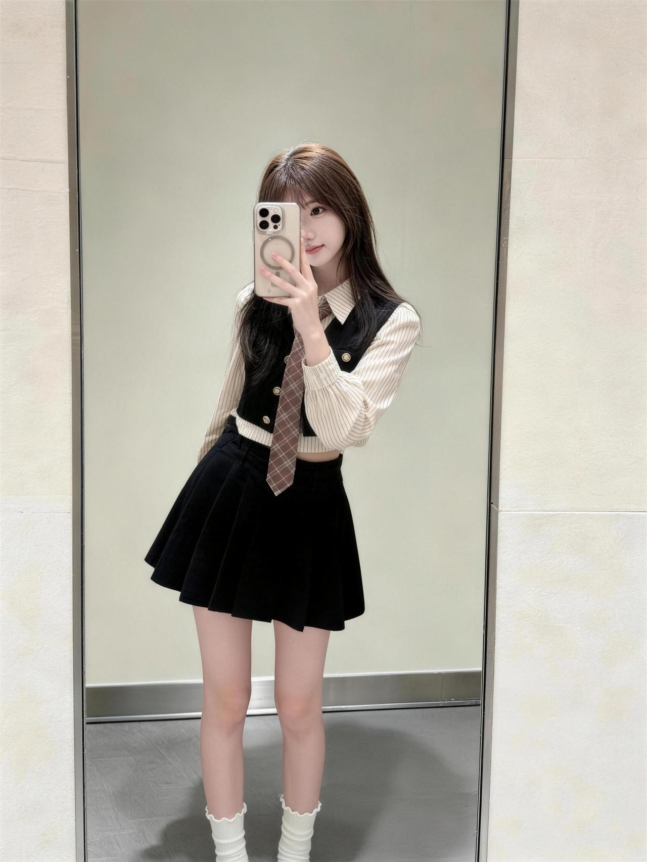 看我今天这身学院风套装～给打几分呢？