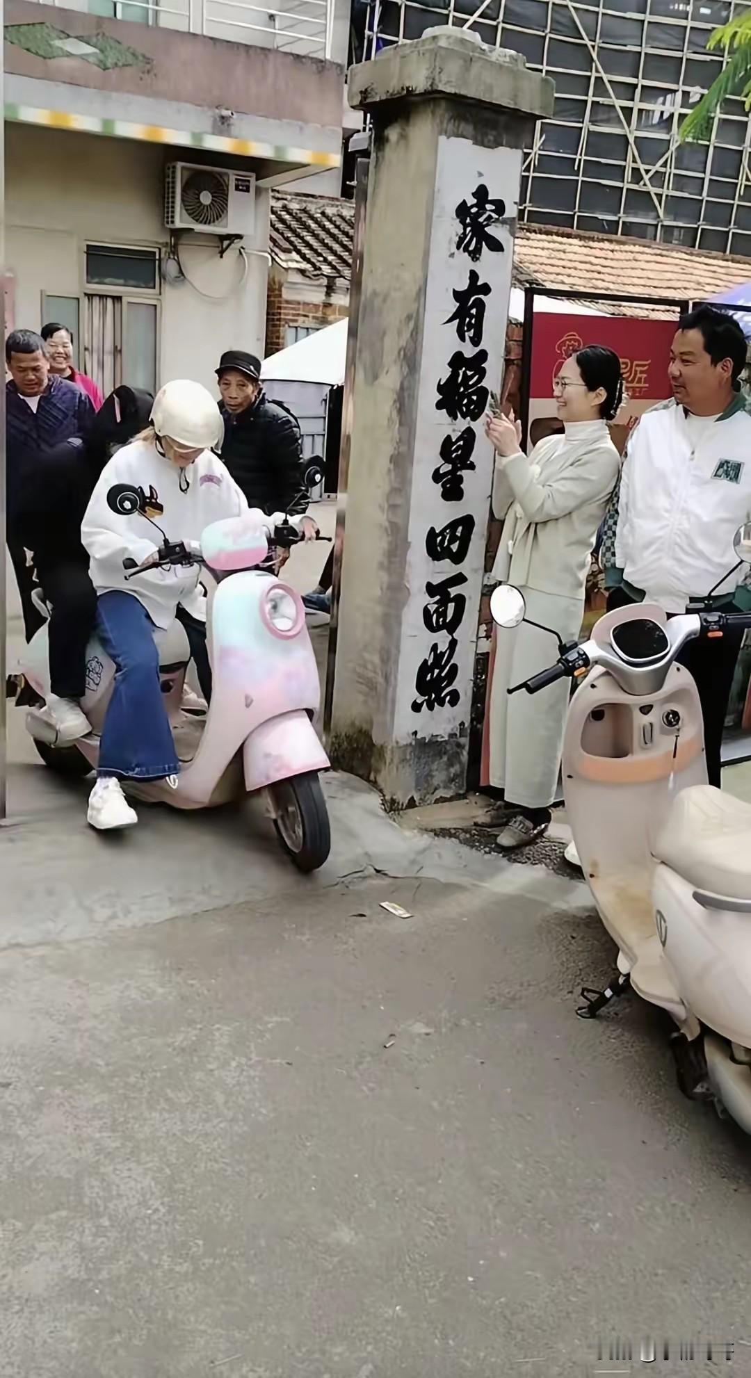 现在全网最烦恼的一家人就是全红婵家了。不是因为女儿夺冠后带来的名声，也不是因