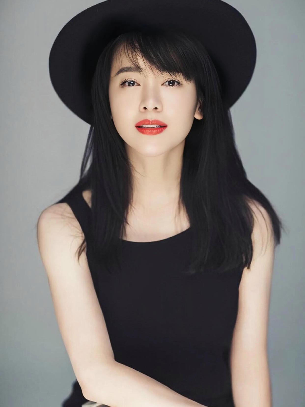 气质美女左小青也这么奔放了吗？在电影路演现场，左小青即兴大跳大妈广场舞。
