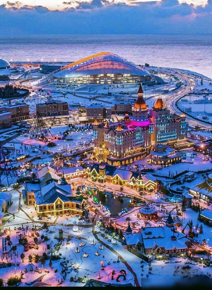 大家都知道冬季俄罗斯非常的寒冷，但是俄罗斯也有“三亚”。说的就是索契——俄罗