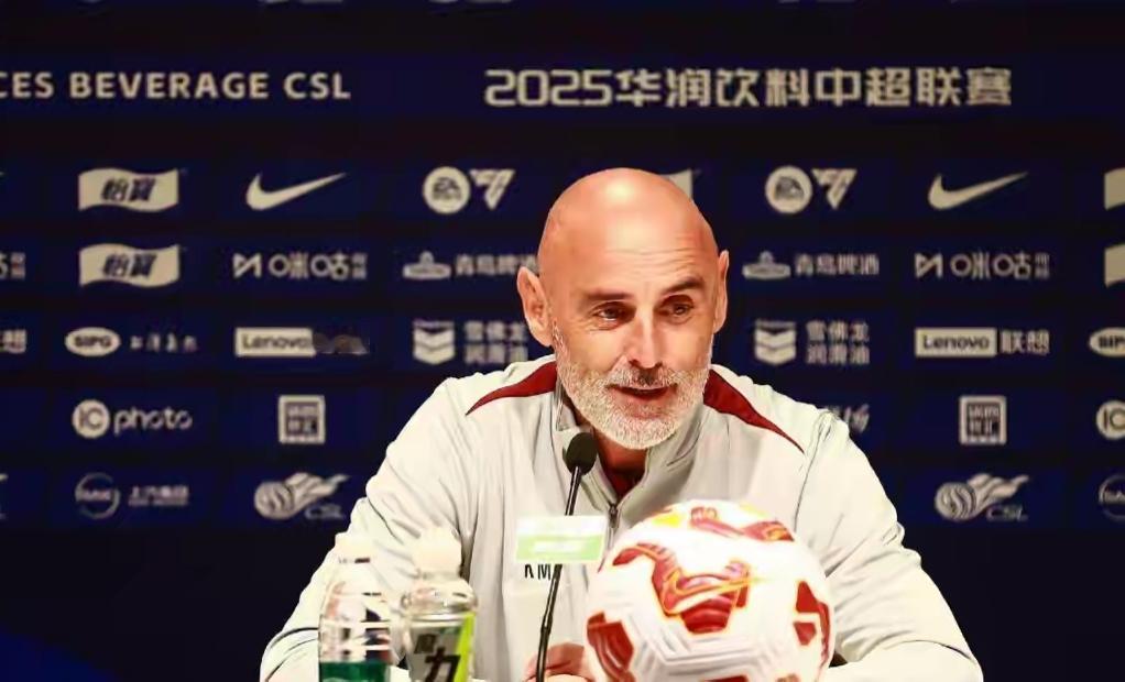 与所有奖项无缘！上海海港得罪谁了？昨晚进行的2025赛季中国足球职业联赛颁奖会