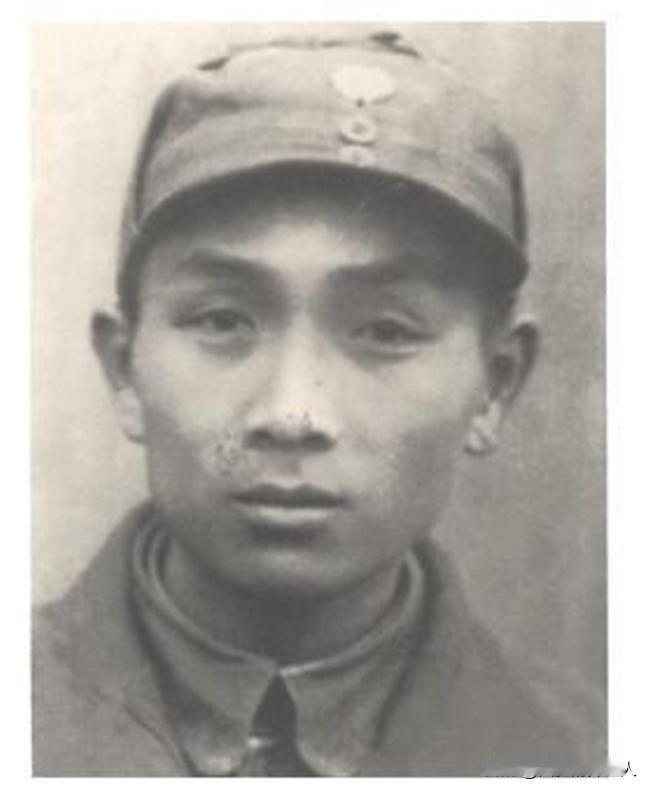 1940年，新四军团长张体学用望远镜偷偷观察日军据点时，因为望远镜反光暴露位置，