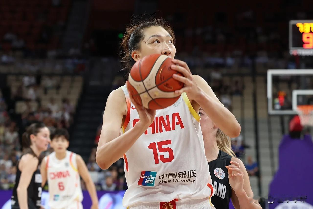 这就是躺平的后果，韩旭19投7中仅得18分！今晚中国女篮输给日本，双塔战术没