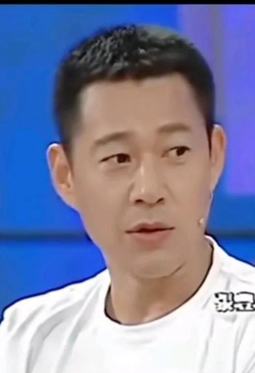 周里京，张丰毅，张铁林，谁更帅？主持人鲁豫问张丰毅你算帅吗？张丰毅说谦虚谦虚的说