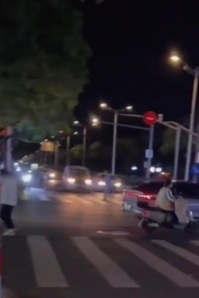 堂妹离婚带娃当“王牌”，以为妹夫会回头，结果却出乎她意料堂妹发现妹夫出轨，一