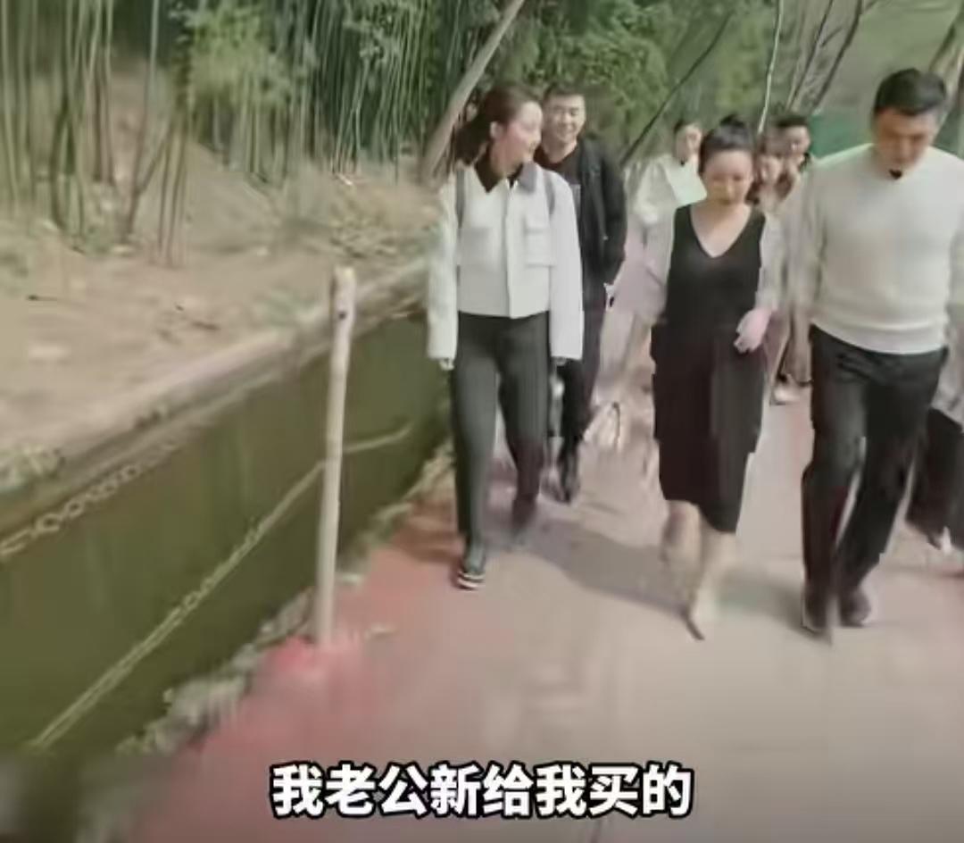 秦海璐秀恩爱说王新军给她买东西，蒋勤勤抱怨陈建斌没给她买过！蒋勤勤：“我老公从