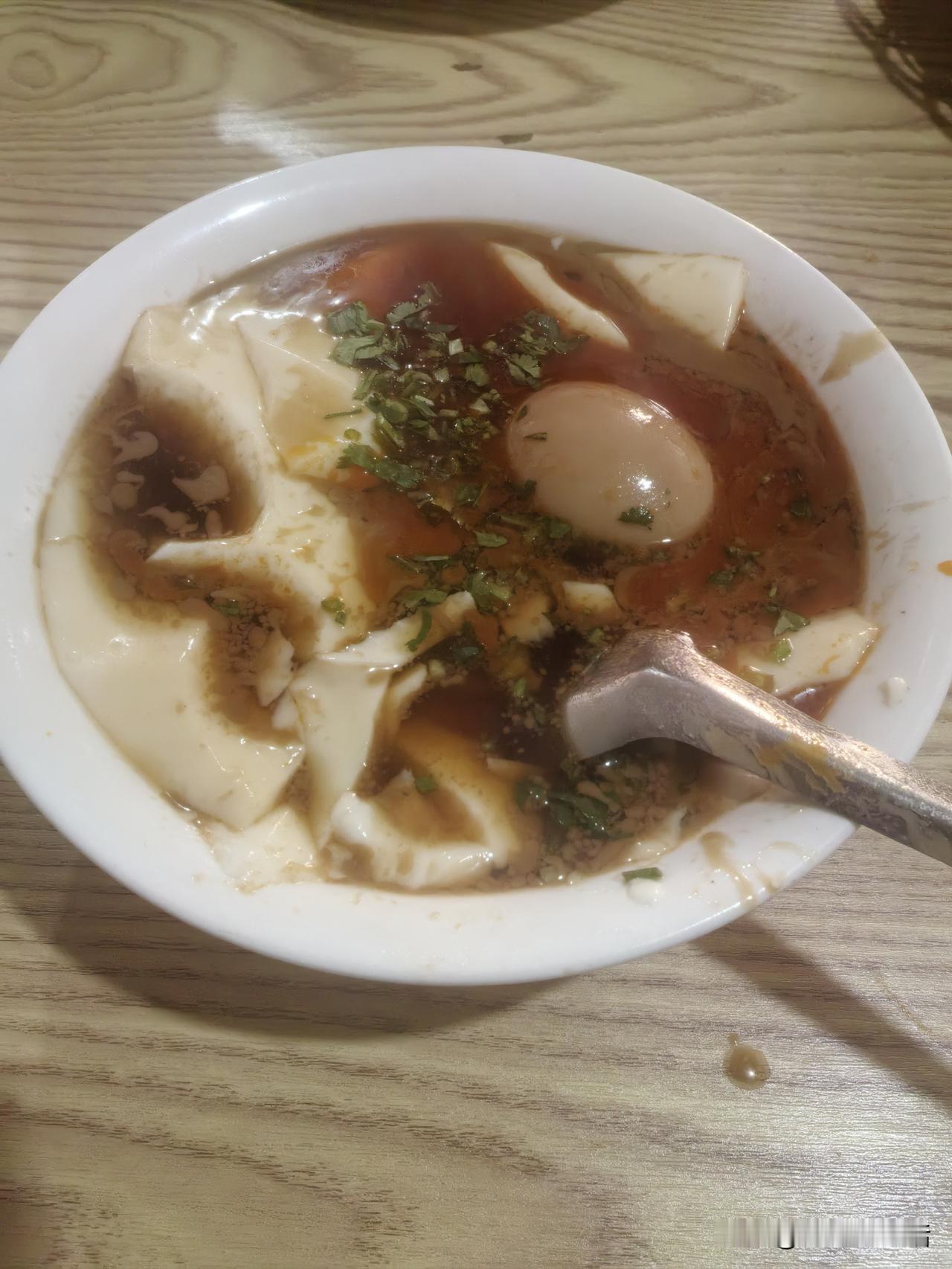 又到了过年同学聚会的日子，我也来分享个段子。昨晚上一个小学初中高中都在同一个班