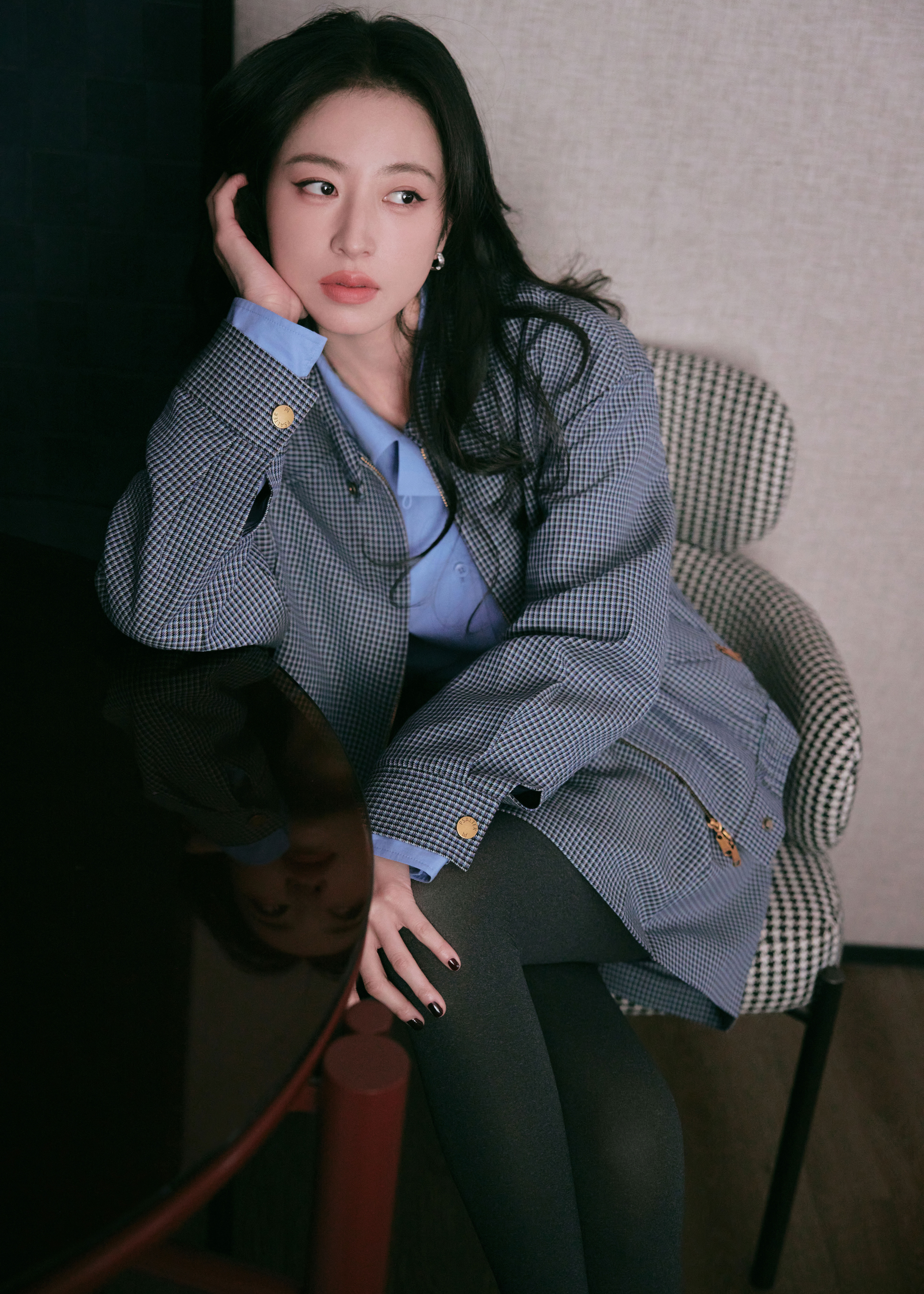 周雨彤🖤格纹外套搭配卡泽意袜