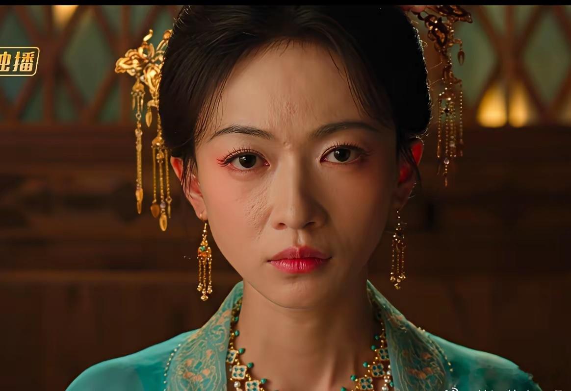 吴谨言也是早就不适合古偶了，要不是于妈，这个颜值状态放短剧里都没人看