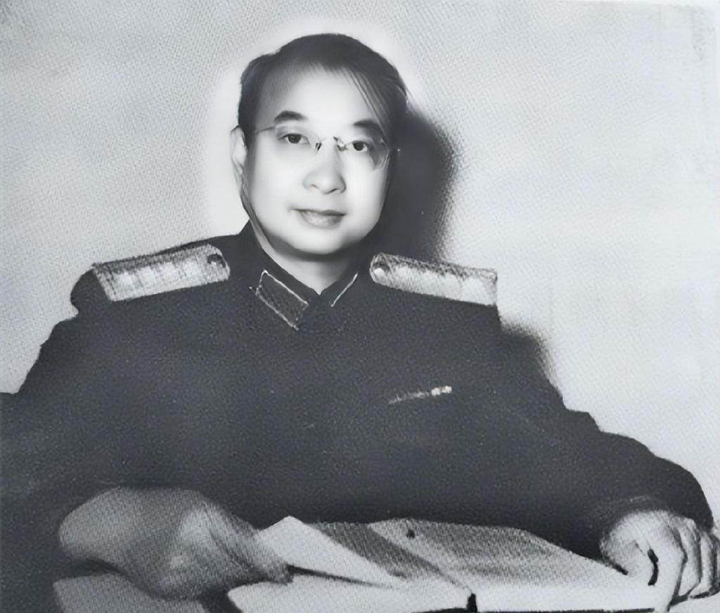 1949年，上海街头一场重逢，翻开了两个人命运的新篇章。46岁的退伍军人陈庚，目