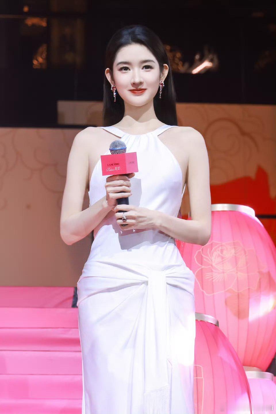 王玉雯兰蔻晚宴，公主殿下凤仪万千好精致啊！