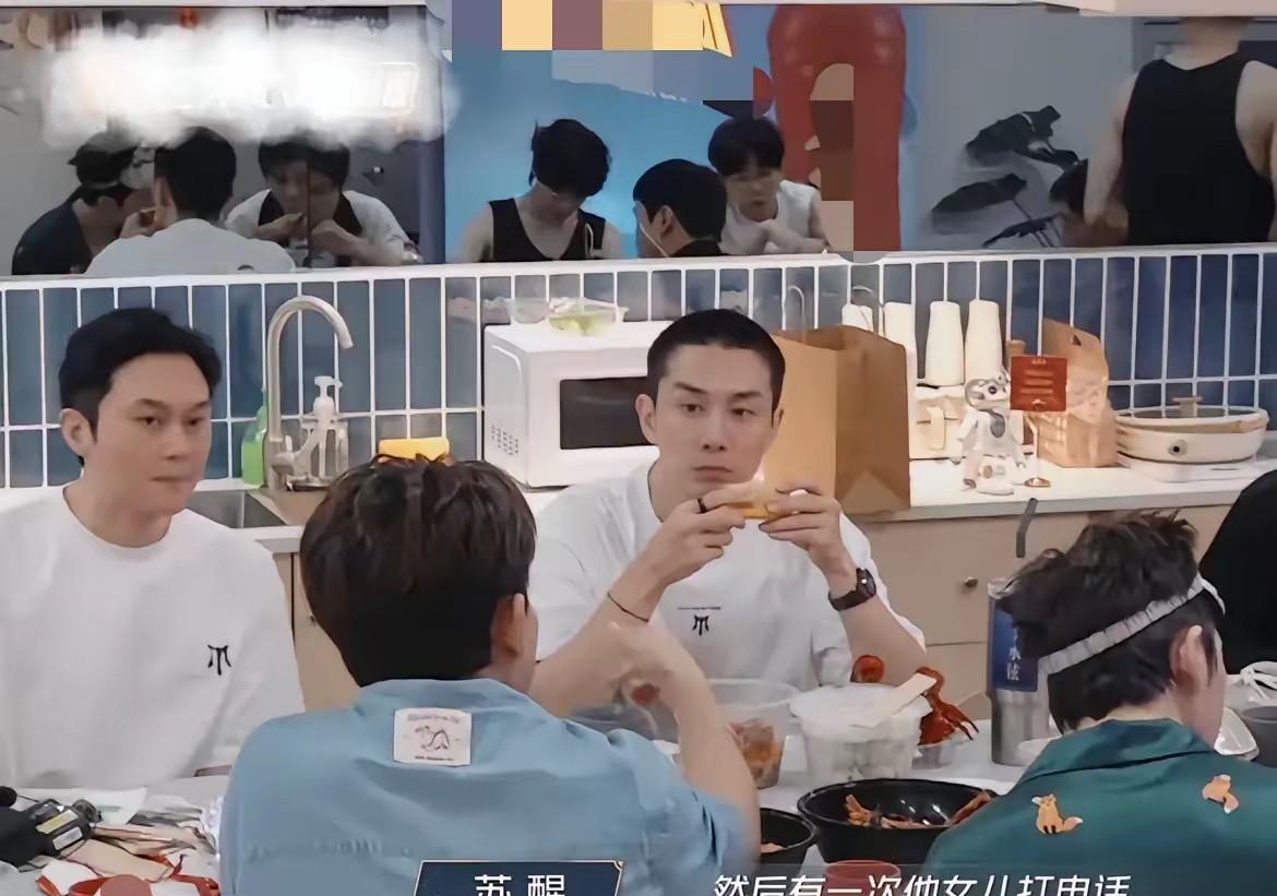 苏醒咬牙切齿地模仿起起李承铉和女儿打电话：“李承铉想挂电话，她女儿一个拜拜说了五