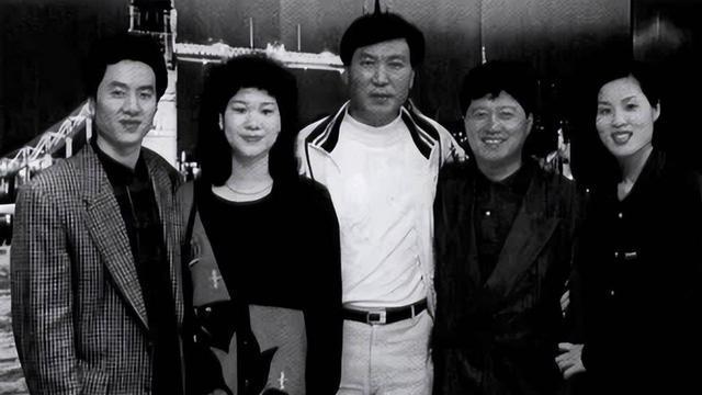 曾拿下59块金牌的国乒一姐,烟酒不离身,二婚后却被宠成小公主