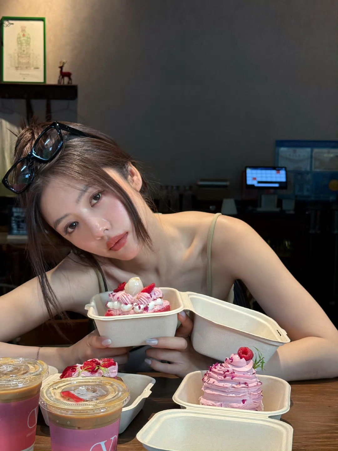 不敢想蔡文静一个人在家有多忙一整天不是谱曲就是练琴，这充实度简直是时间管理大师[