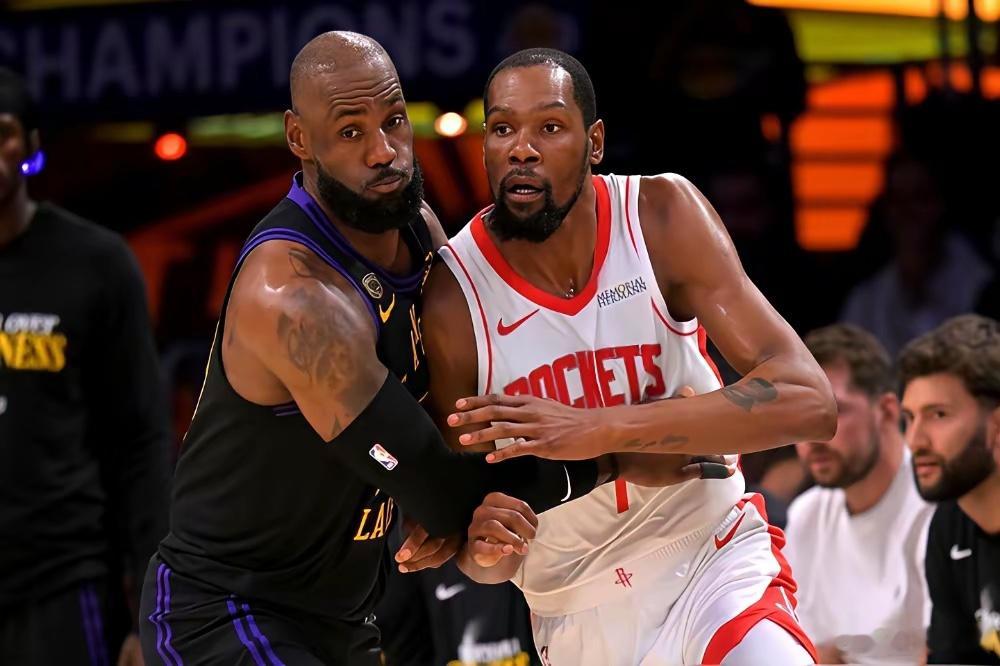 NBA的钱，真看不懂了。杜兰特少打了几年球，只签了一份两年9000万的合同，生涯