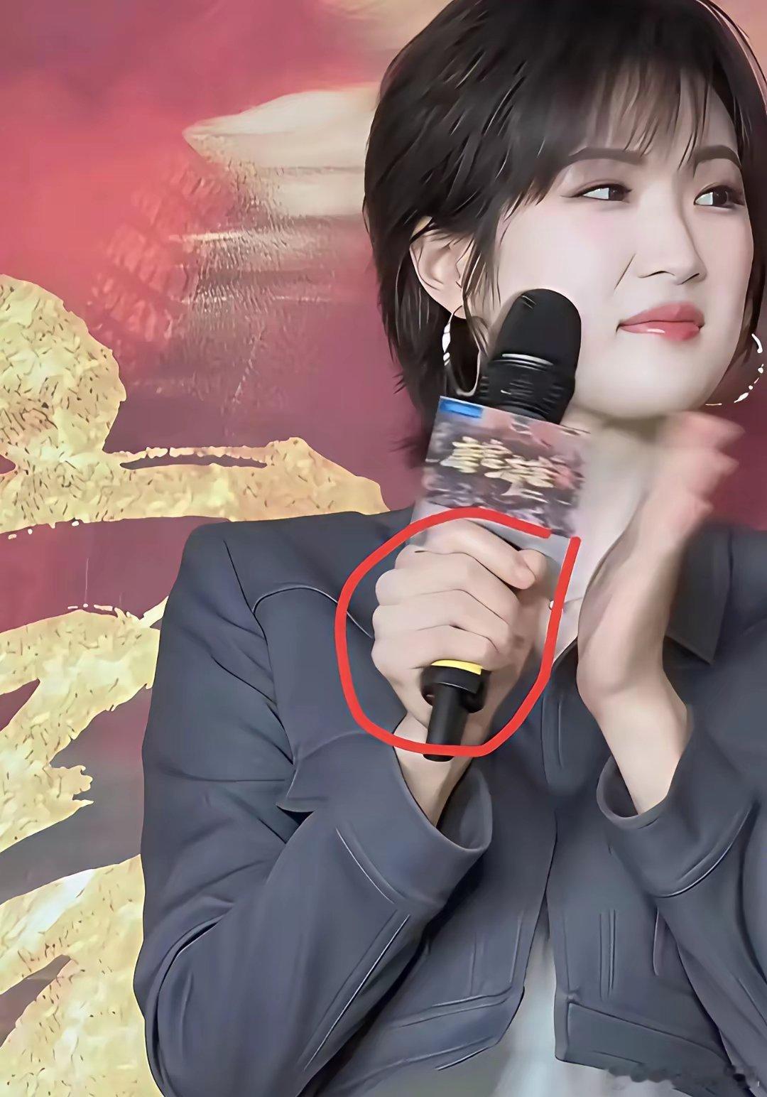 姚安娜身上最吓人的细节，不是演技，是她的指甲！修剪的整整齐齐，干干净净从这个细节