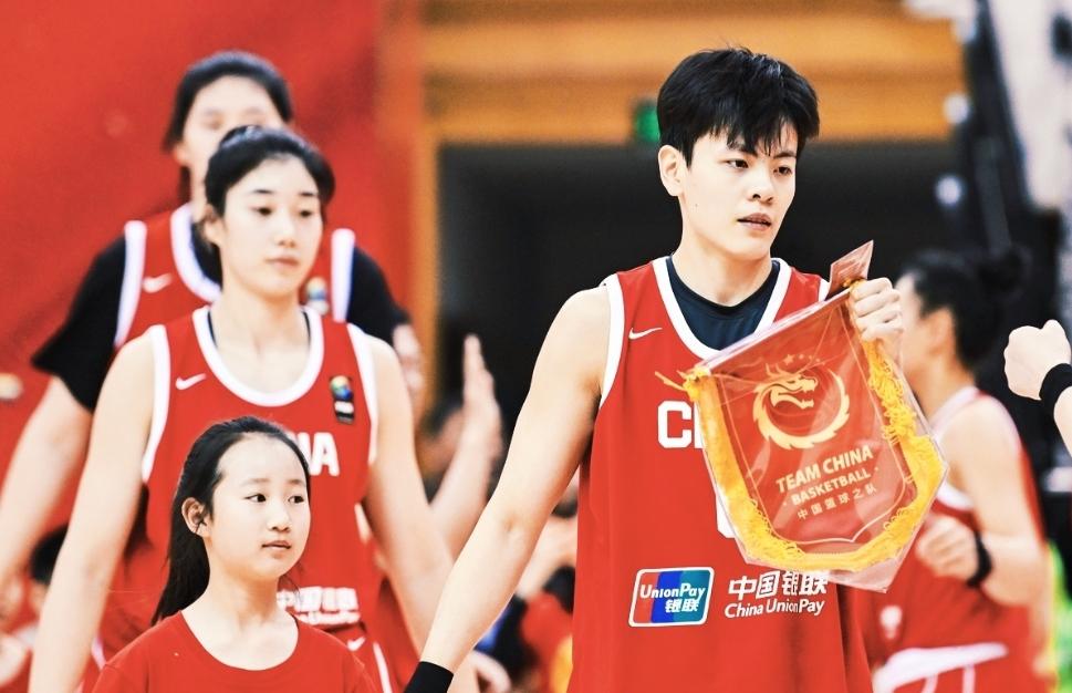 中国女篮迎热身赛；119-74大胜国际联队；豪取三连胜中国女篮在银川迎来近