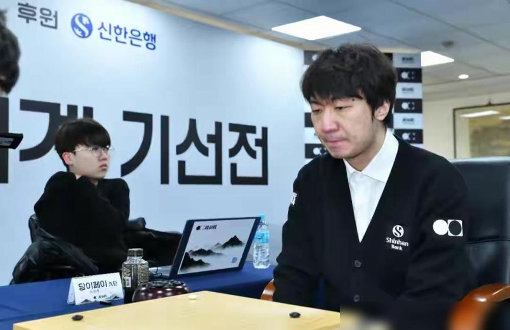 中韩围棋对决打出最解气的一战！韩国棋院为申真谞量身打造的快棋赛，本想让这位韩国第