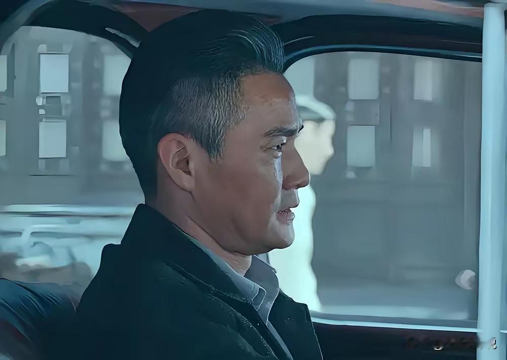 无名英雄的决绝牺牲，码头上的生死瞬间，情报如何安全送达？在那段充满隐秘斗争的岁