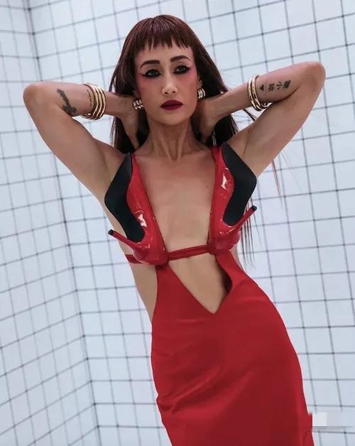 恭喜，46岁女神MaggieQ大婚，女神还是要多吃点，有点肉感更好看。Magg